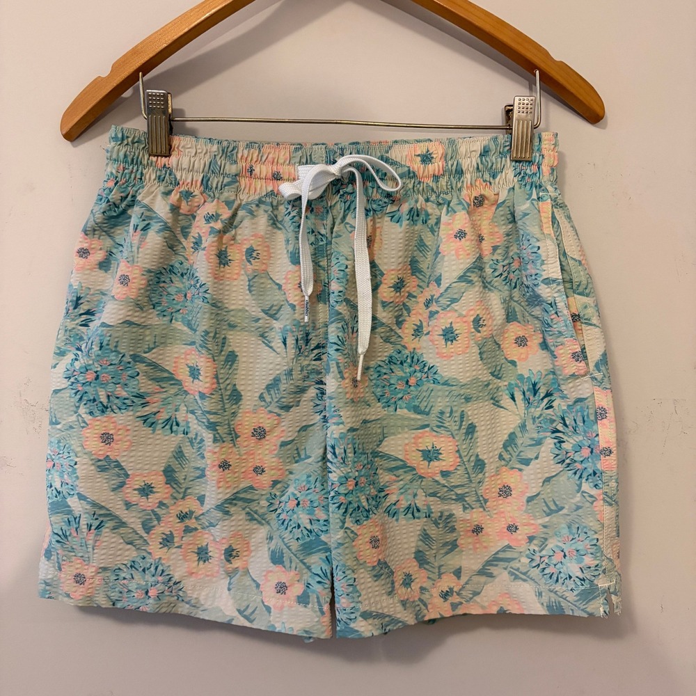 Chubbies Seersucker Swim Trunks Tropical Floral Blue Pink Medium 5.5" Inseam
